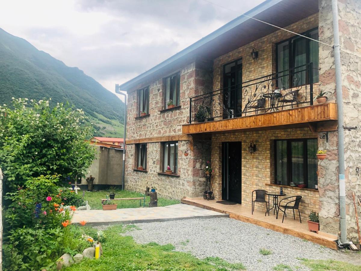 Ia's Guest House Kazbegi Extérieur photo