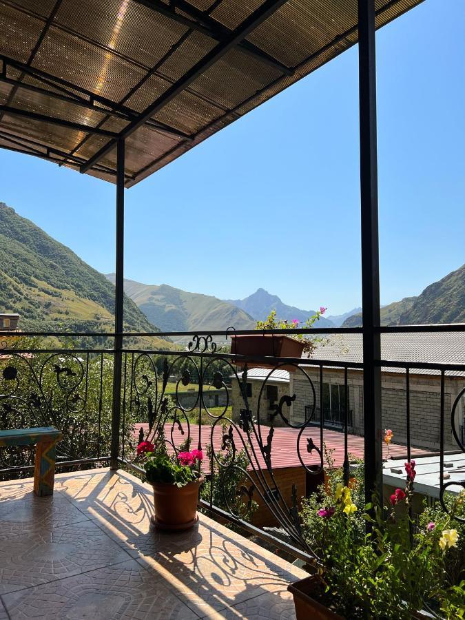 Ia's Guest House Kazbegi Extérieur photo
