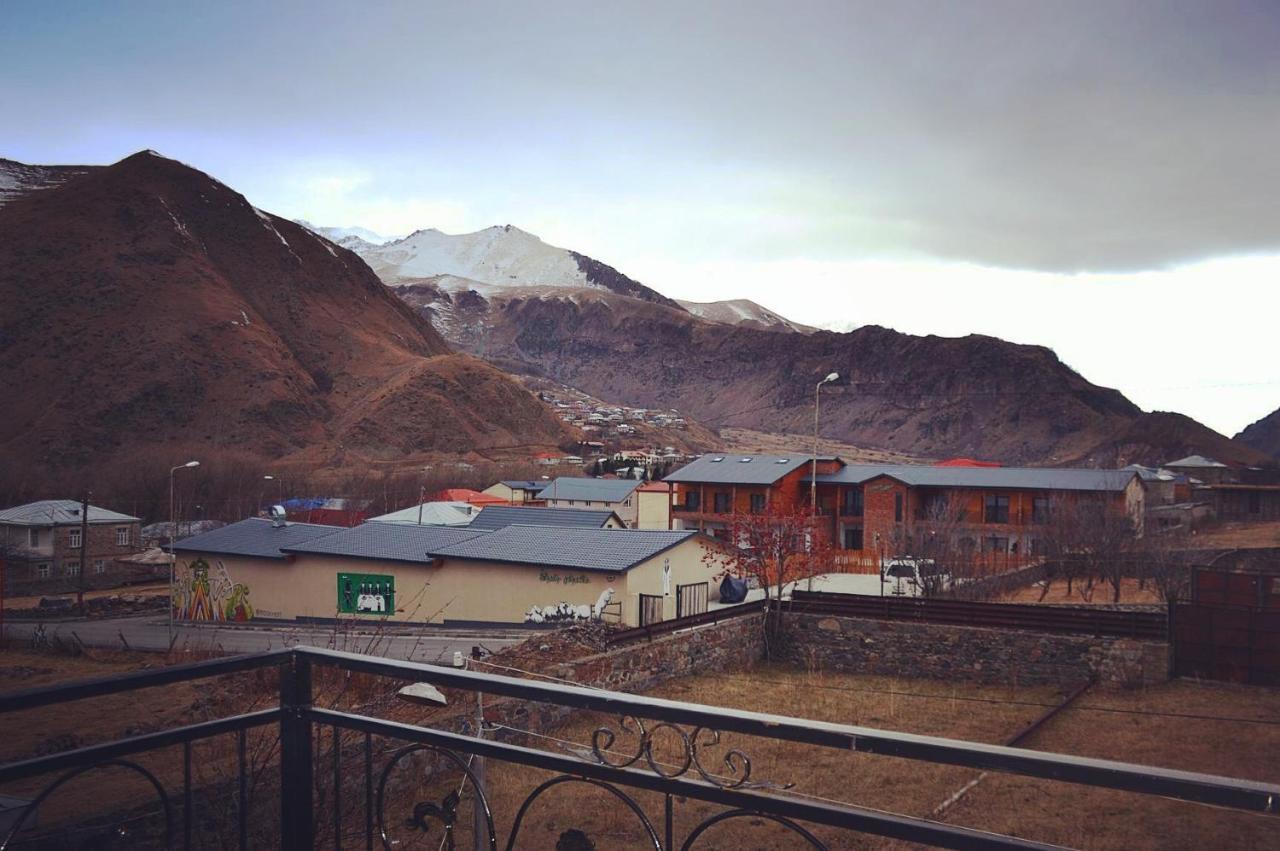Ia's Guest House Kazbegi Extérieur photo